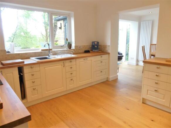 4 bed Detached to rent Image 4