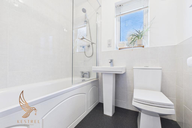 4 bed Detached for sale Image 12