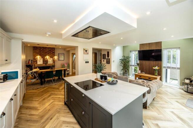 4 bed Detached for sale Image 12