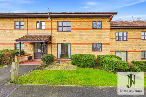 Cricketers Close, Southgate, N14
