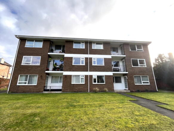 2-bed flat on Croxton Court, Park Crescent, Southport, PR9 9ND, £180,000