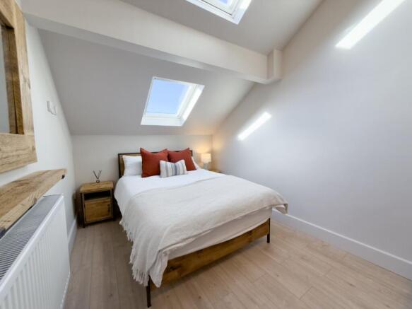 Bright, neatly presented double bedroom with a ...
