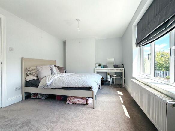 4 bed Semi-Detached for sale Image 11