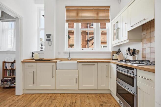 1 Eversley Court 19.jpg