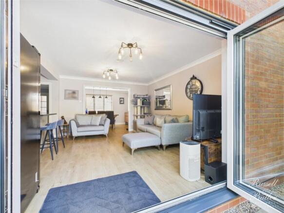 CAM01995G0-PR0295-STILL017