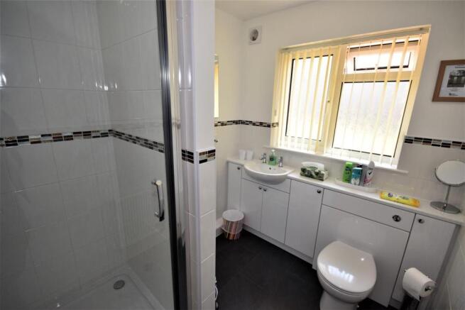 SHOWER ROOM.JPG