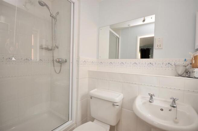 EN-SUITE SHOWER ROOM