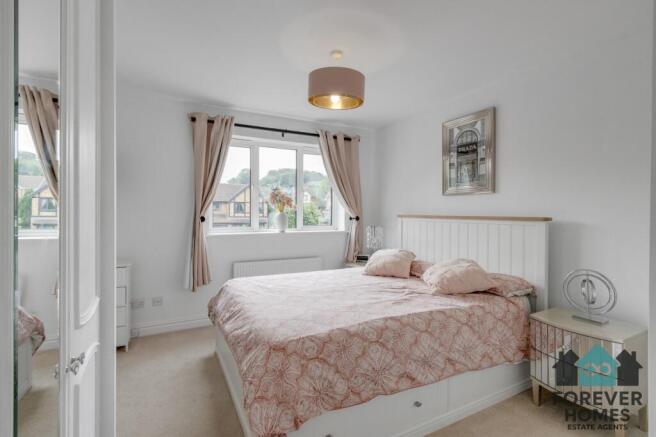 4 bed Detached for sale Image 12