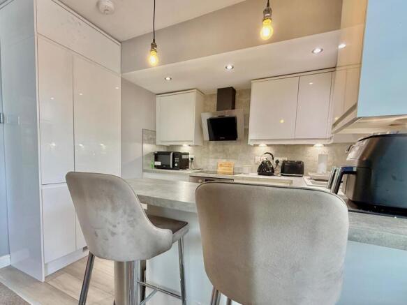 2 bed Flat to rent Image 9