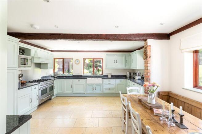 Kitchen/B'fast Room