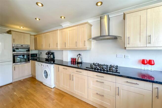 Oakwood Drive, St. Albans, Hertfordshire, AL4 photo 4