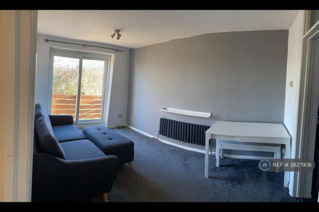 Lounge & Balcony