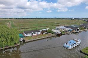 8 River Rest, North West Riverbank, Great Yarmouth NR29 5ND