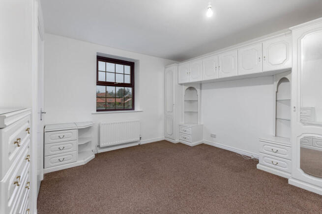 4 bed Detached to rent Image 5