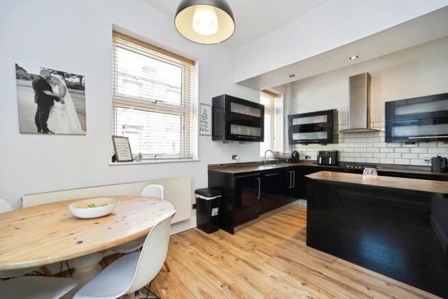 3 bed Semi-Detached for sale Image 4