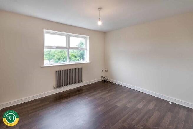 4 bed House for sale Image 10