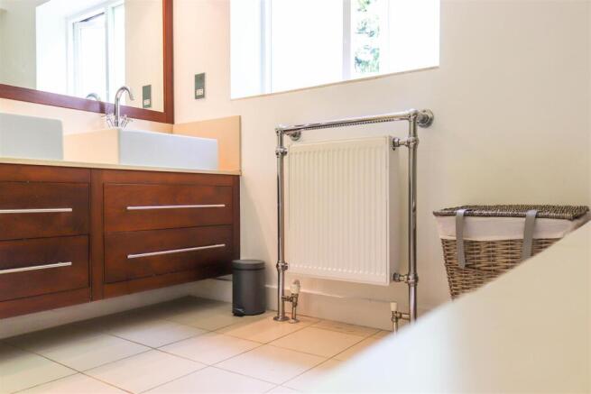 En-suite 1.1.jpg