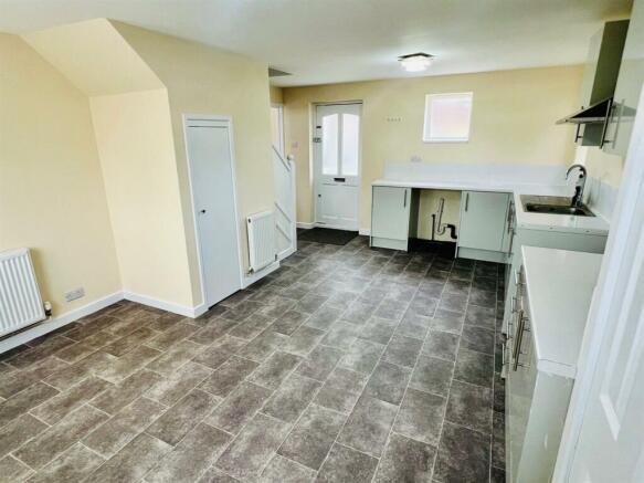 Landlord Kitchen 1.jpg