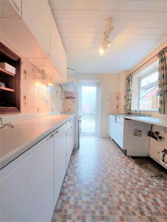 9.kitchen.jpg