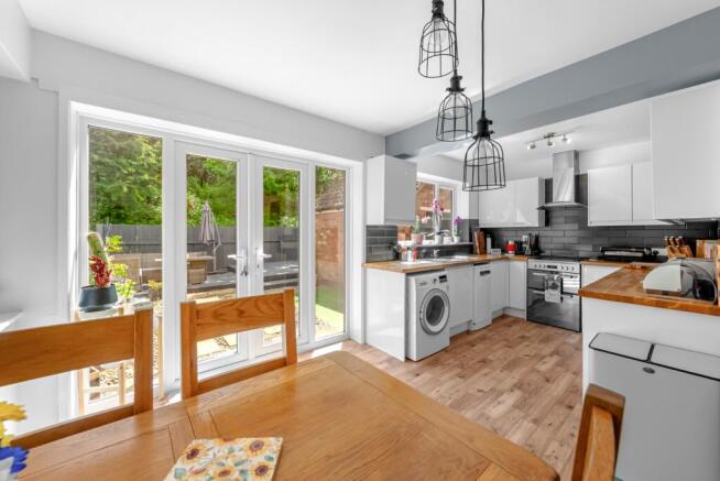 3 bed Semi-Detached for sale Image 6