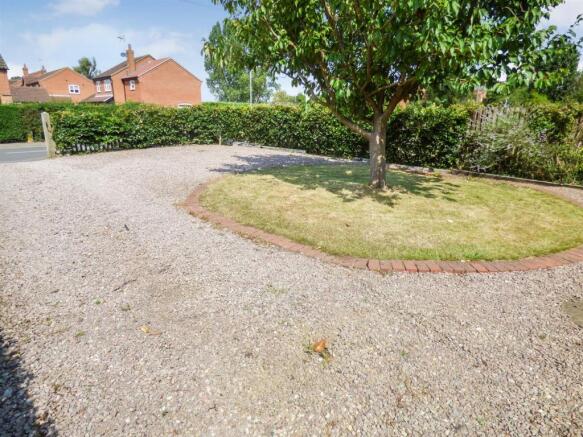 Front Driveway.jpg