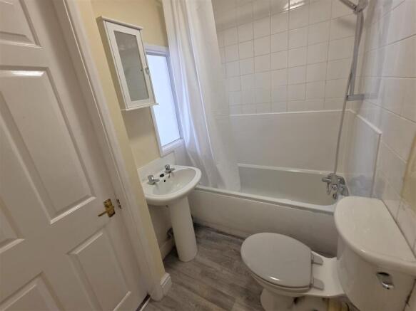 2 bed House to rent Image 8