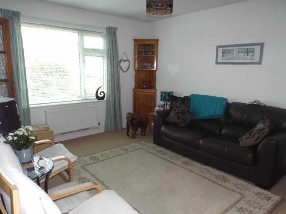 LOUNGE: