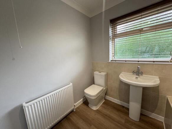 2 bed Terraced to rent Image 12