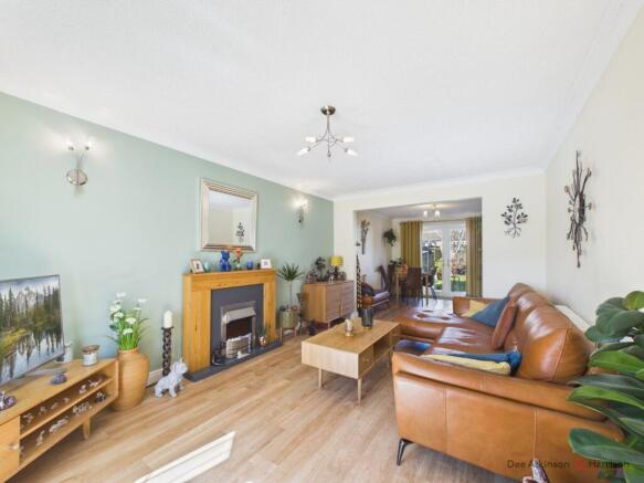 Lounge/Dining Area