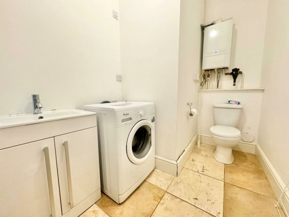 Cloakroom/wc