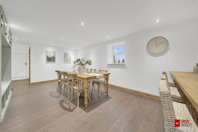 4 bed Semi-Detached for sale Image 12
