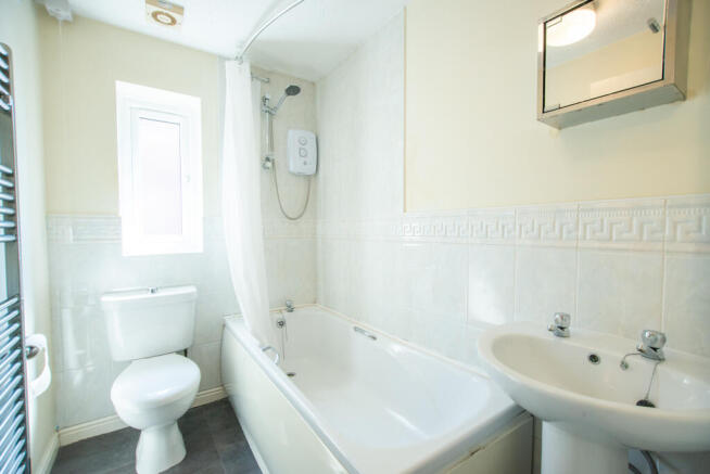 2 bed Semi-Detached to rent Image 12