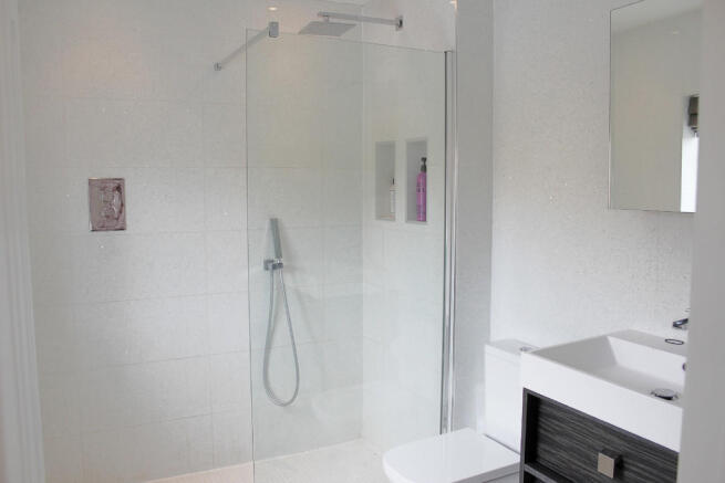 Master Bedroom En...
