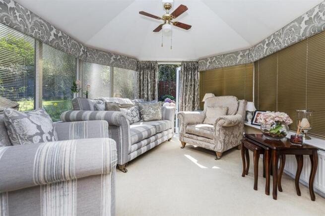 6 bed Detached for sale Image 11