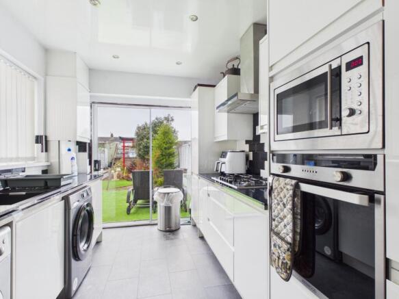 3 bed Terraced for sale Image 6