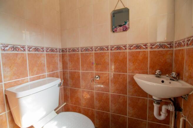 4 bed Detached to rent Image 10