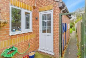32, Highgrove Crescent, Leicester LE2 8PX