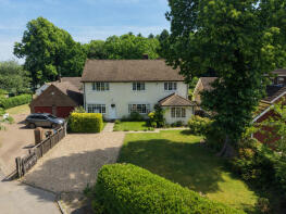 Chestnut House, Hollybush Close, Potten End, Berkhamsted HP4 2SN