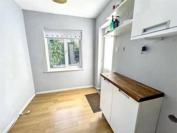 3 bed Semi-Detached for sale Image 6