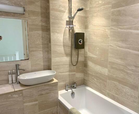 bathroom 2.jpg