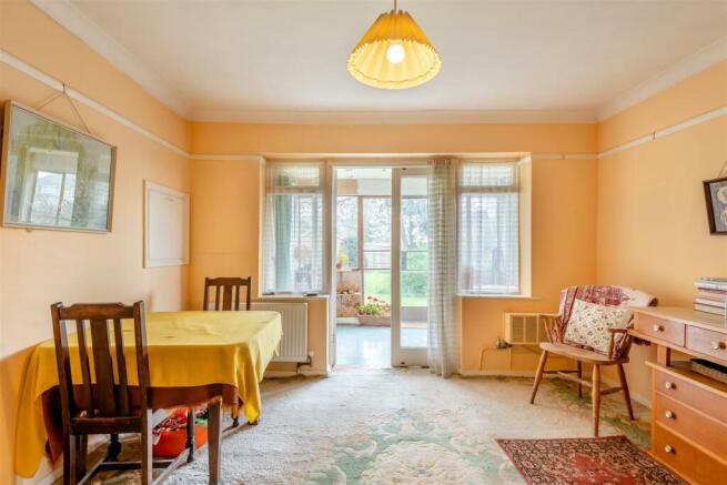 8591350-interior08.jpg