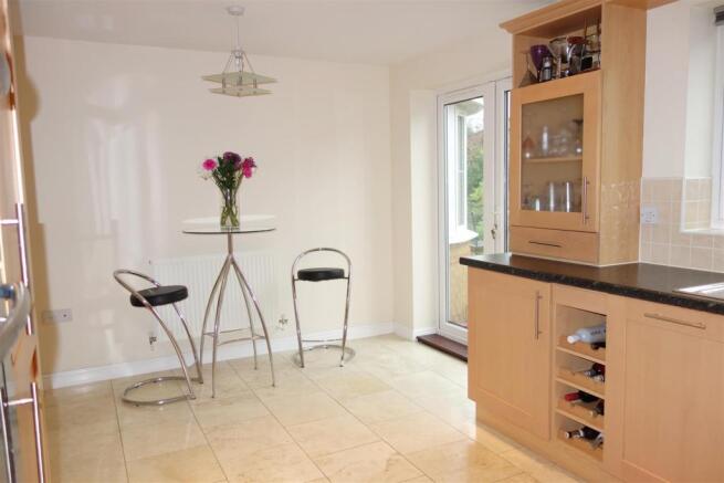 Kitchen 2.jpg