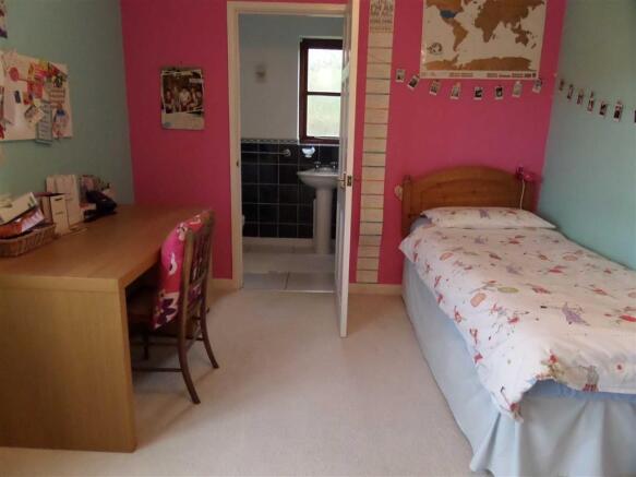 Side Bedroom 1