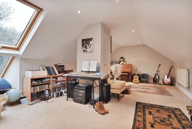 Family/Bedroom...