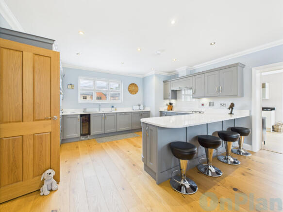 CAM04024G0-PR0028-STILL009