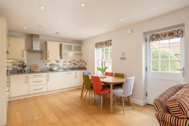 3 bed House for sale Image 6