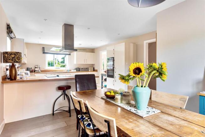 KITCHEN DINING ROOM