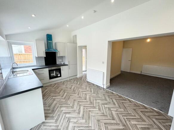 3 bed Semi-Detached to rent Image 4