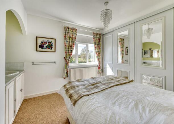 Awbridge House-bed2.jpg