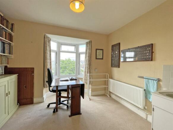 Gifford Terrace Road 68 - Dressing.jpg